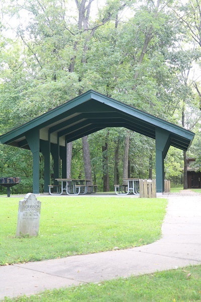 Shelter under lofty trees