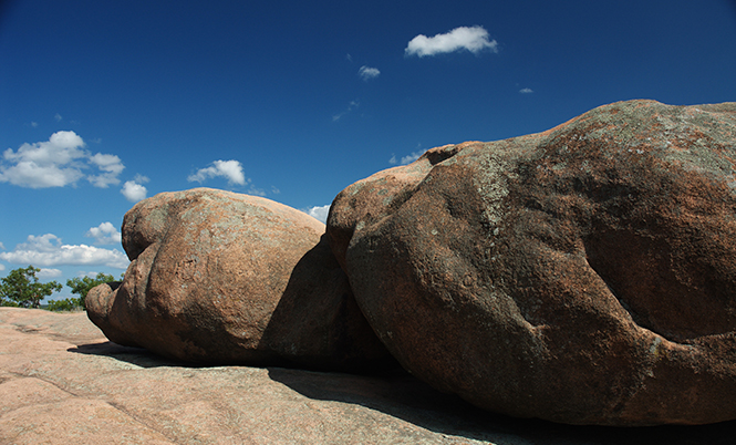 huge boulders at Elephant Rocks State Park